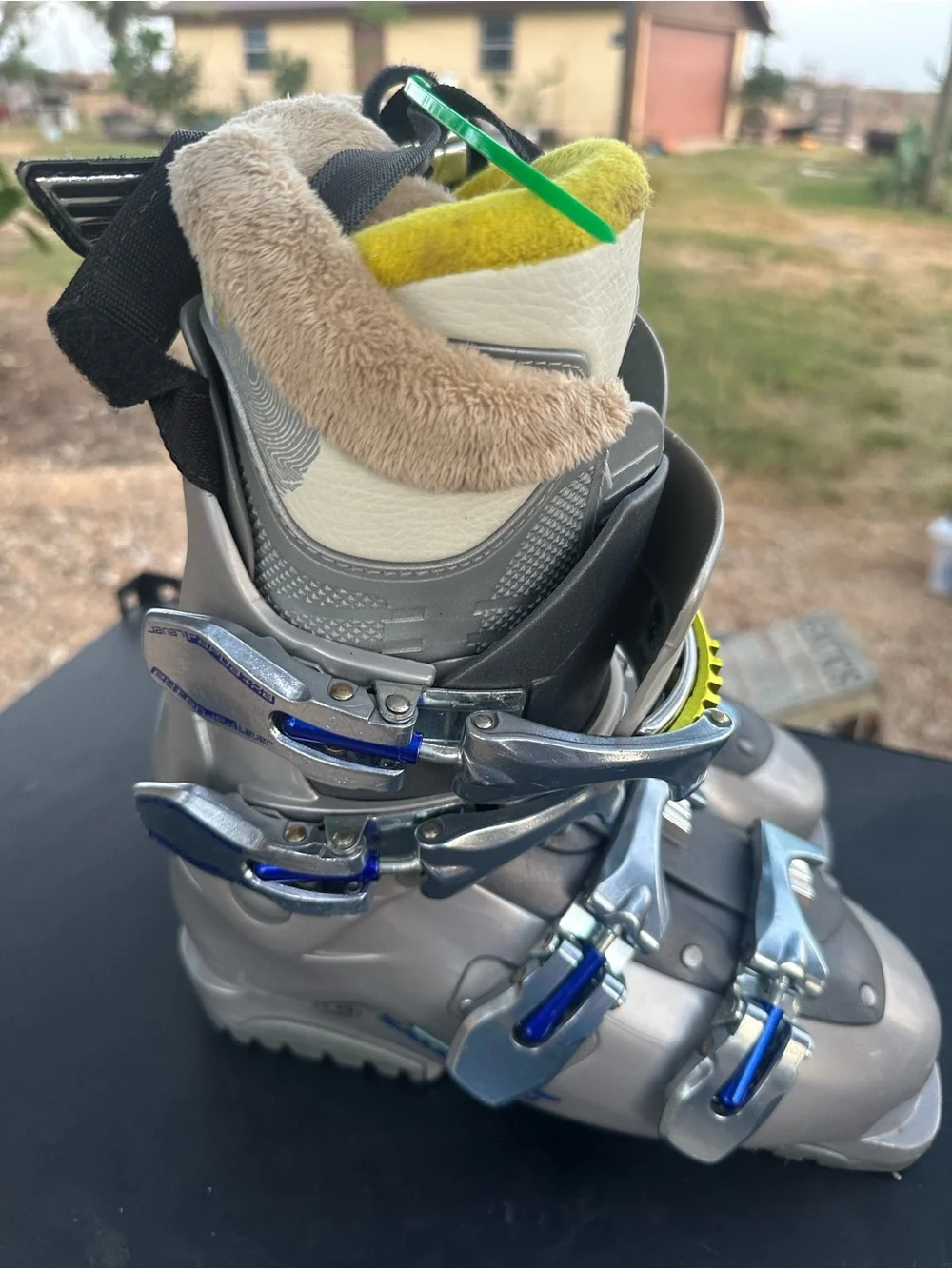 Women's Salomon Irony 6 Ski Boots - Size 7